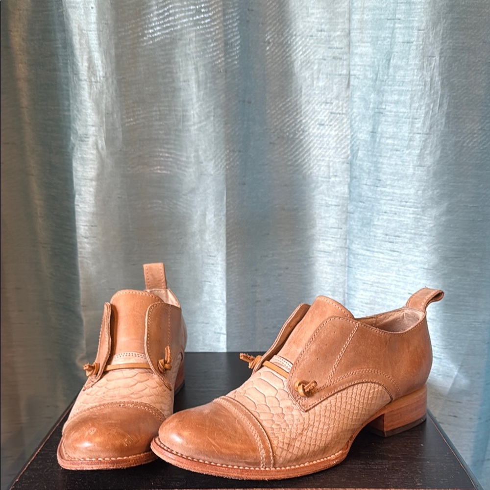 Faux Alligator Women’s Oxford Shoes